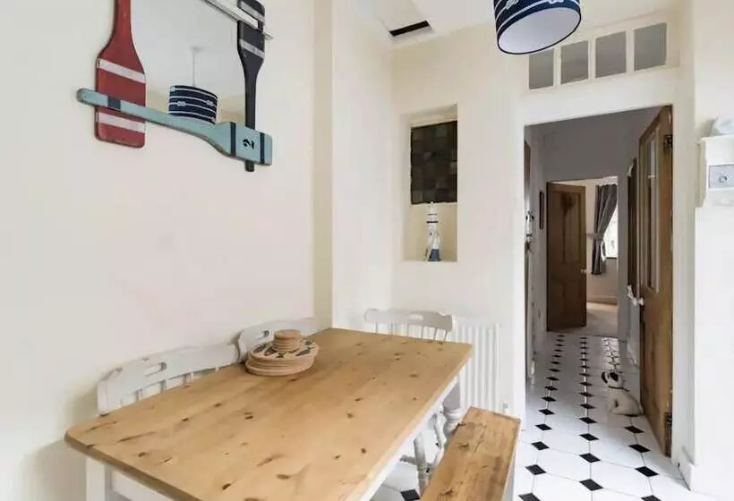 Beautiful Sea Front Cottage In The Ocean City