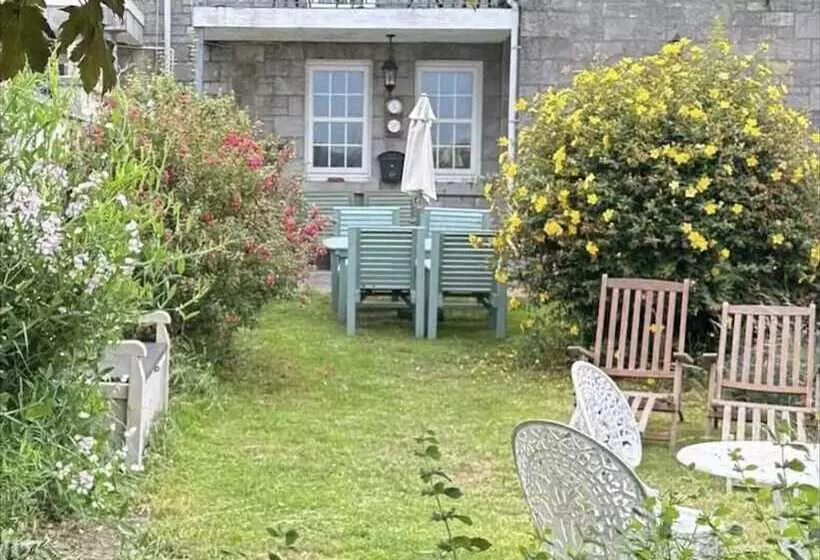 Beautiful Sea Front Cottage In The Ocean City