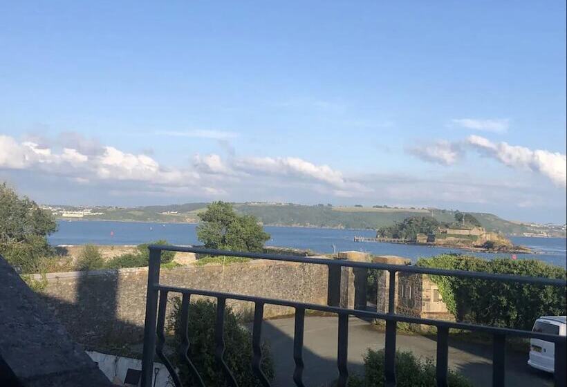 Beautiful Sea Front Cottage In The Ocean City