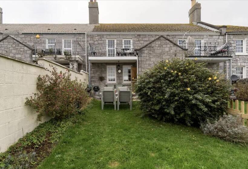 Beautiful Sea Front Cottage In The Ocean City