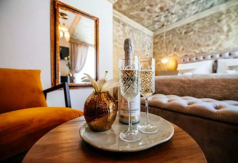 پانسیون Luxury Rooms Vindemiæ