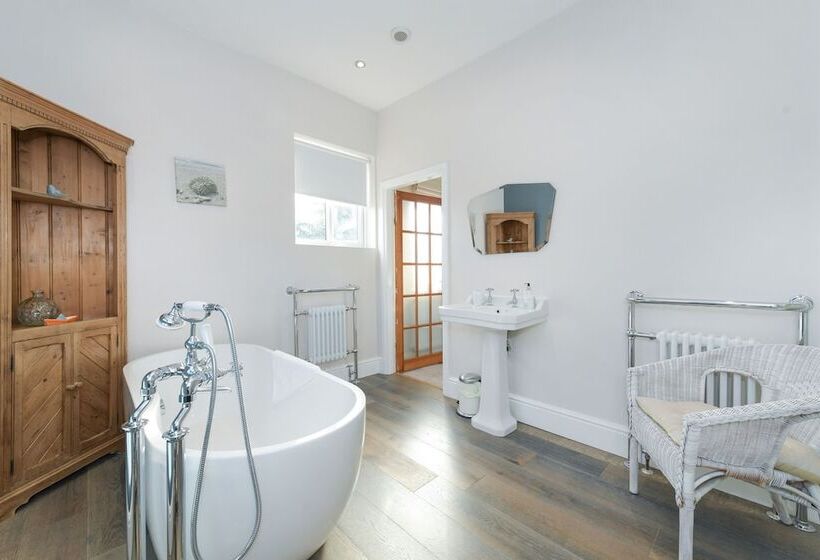 レジデンス Borrowfield Lodge