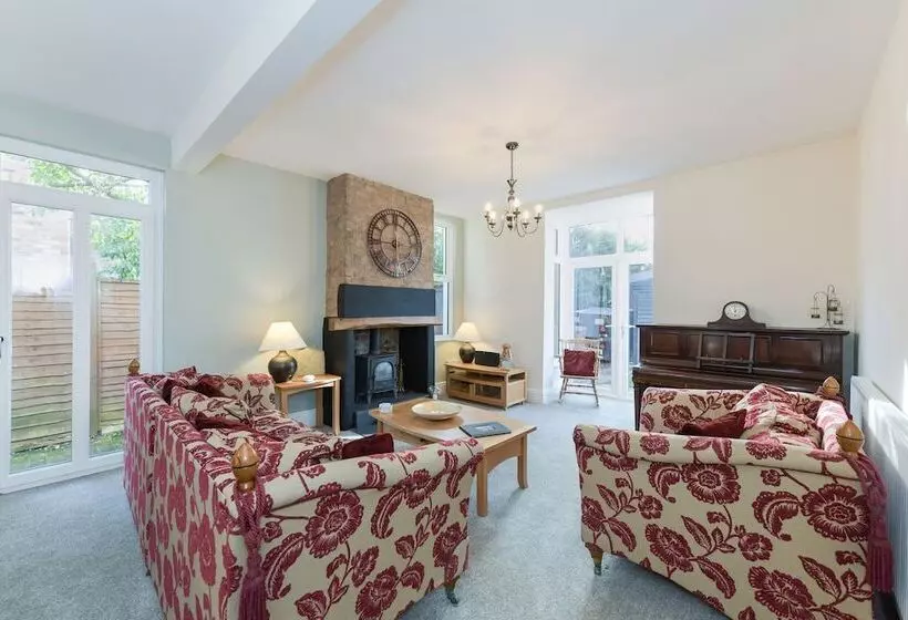 اقامتگاه Borrowfield Lodge