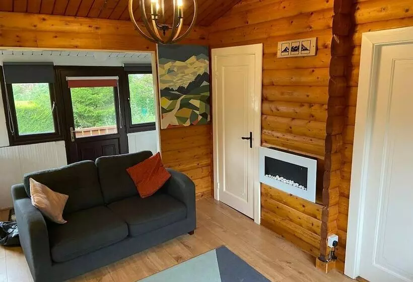 Snowdonia Log Cabin With 2 Beds W/ Private Garden