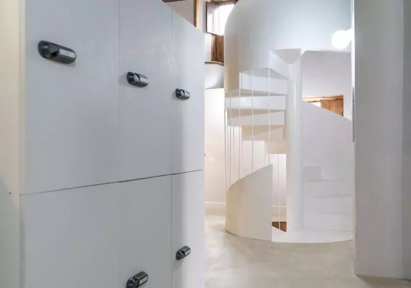 Aamiaismajoitus (B&B) Hostelit, Capsule Hostel