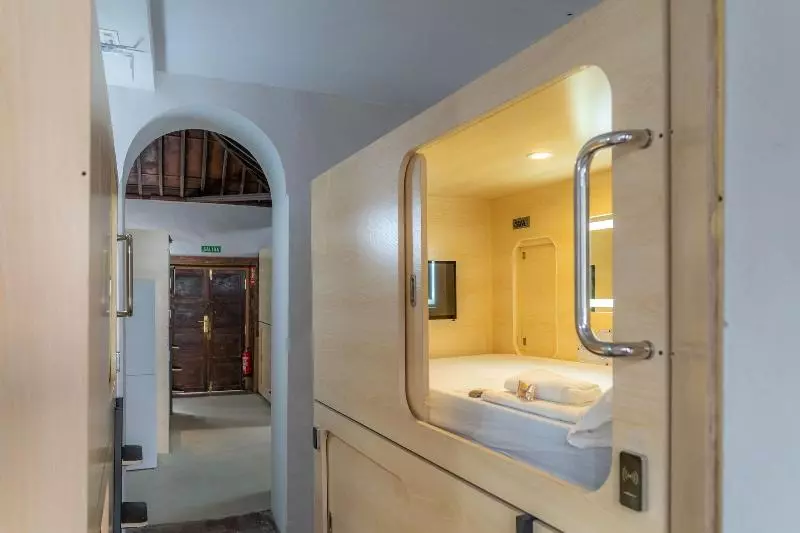 Aamiaismajoitus (B&B) Hostelit, Capsule Hostel