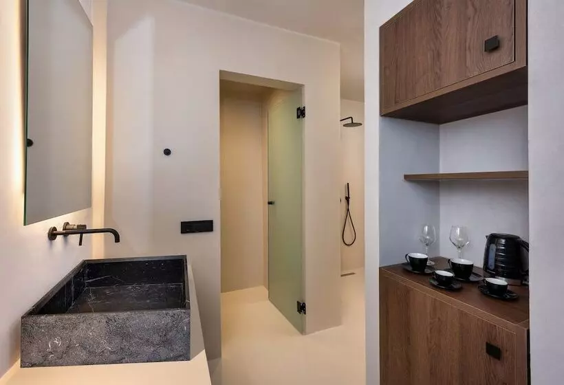 هتل Azanti Suites