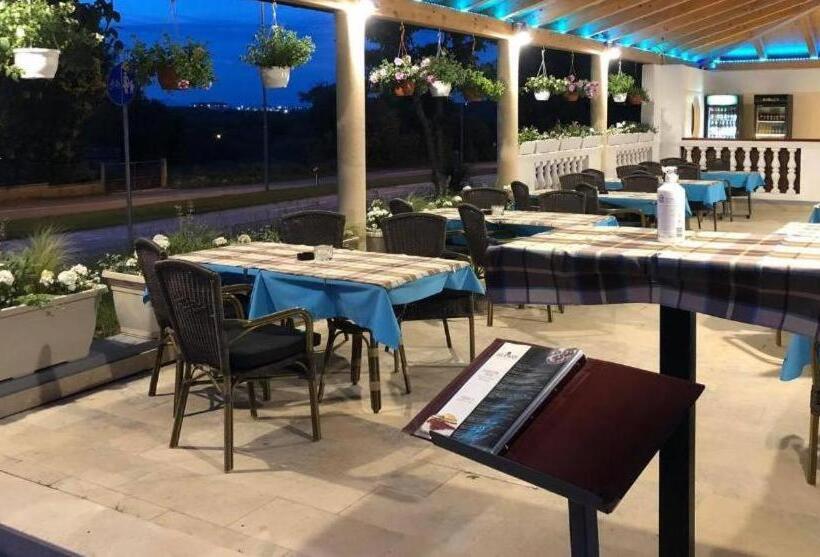 פנסיון Linc Rooms & Apartments