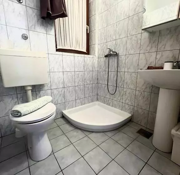 ペンション Linc Rooms & Apartments