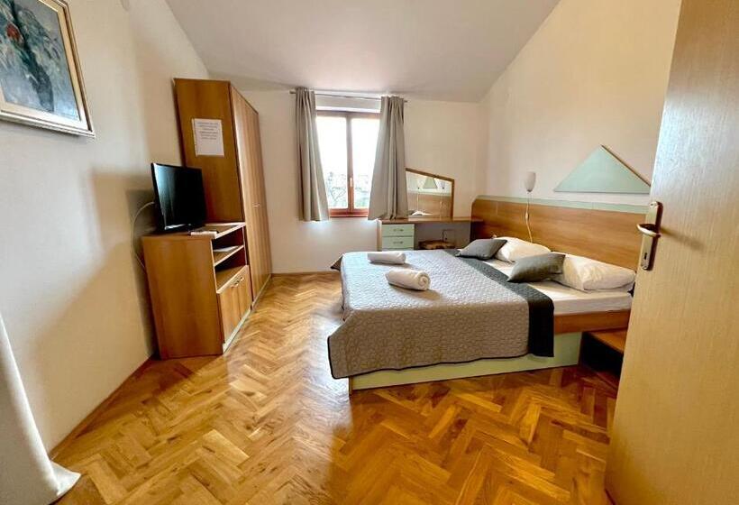 פנסיון Linc Rooms & Apartments