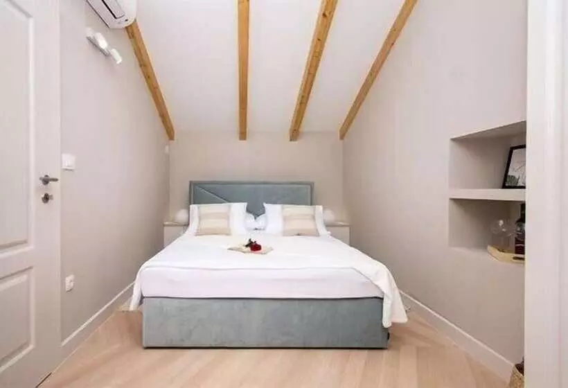 レジデンス Charming 3 Bed House In Tribunj