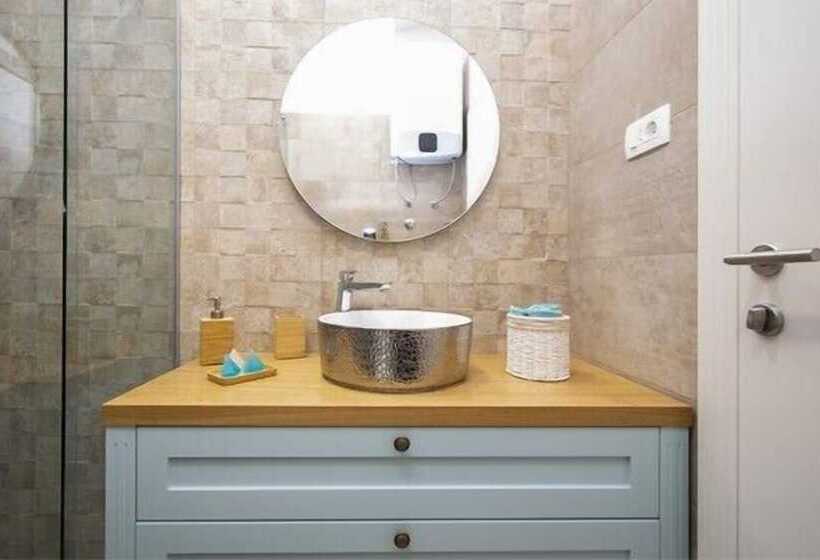 اقامتگاه Charming 3 Bed House In Tribunj