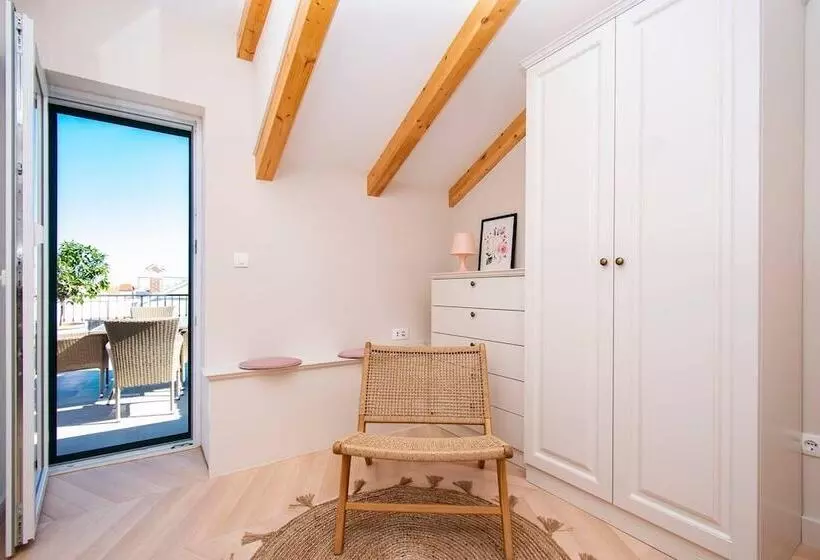 レジデンス Charming 3 Bed House In Tribunj
