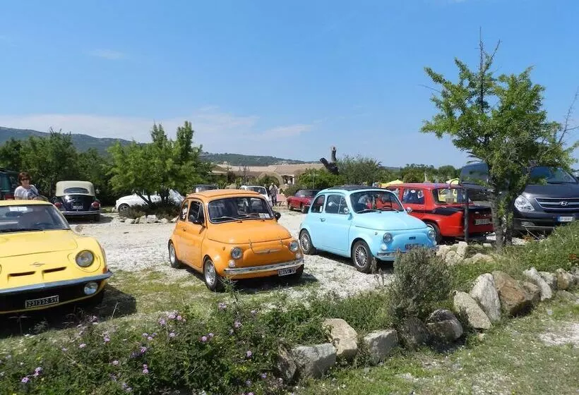 Lomakeskus Family Rooms Budoni