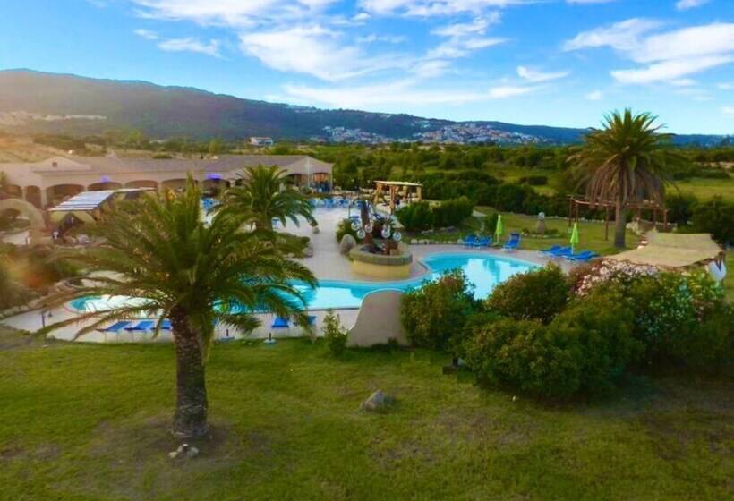 אתר נופש Family Rooms Budoni