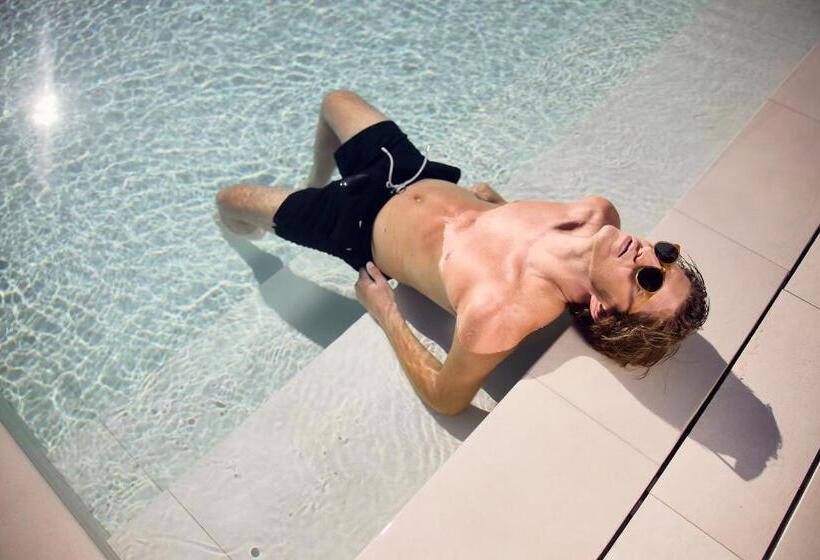 ホテル Nival Boutique