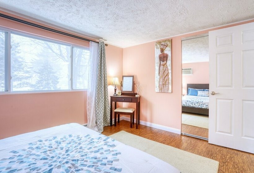 New Bright And Relaxing Cabin With Fireplace And Firepit