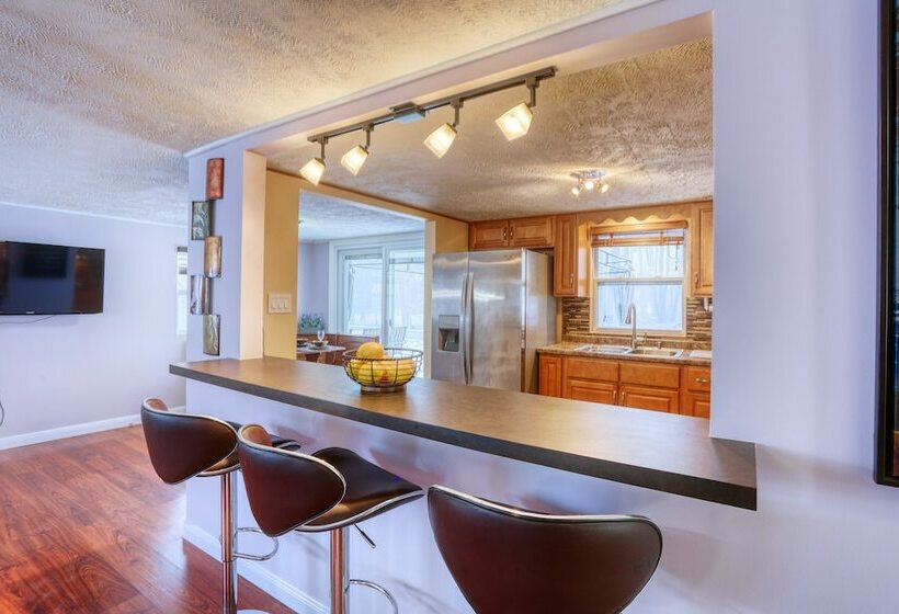 New Bright And Relaxing Cabin With Fireplace And Firepit