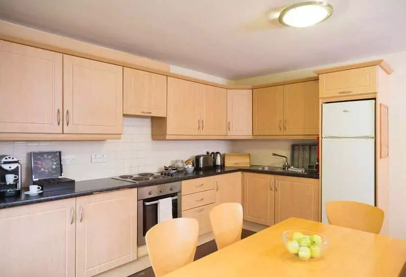 هتل Cappavilla Village Castletroy Limerick Ireland