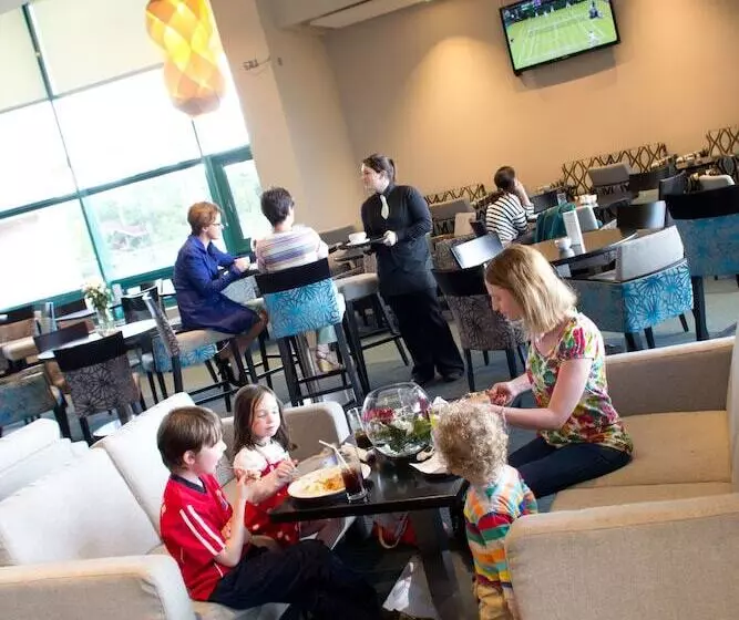 هتل Cappavilla Village Castletroy Limerick Ireland