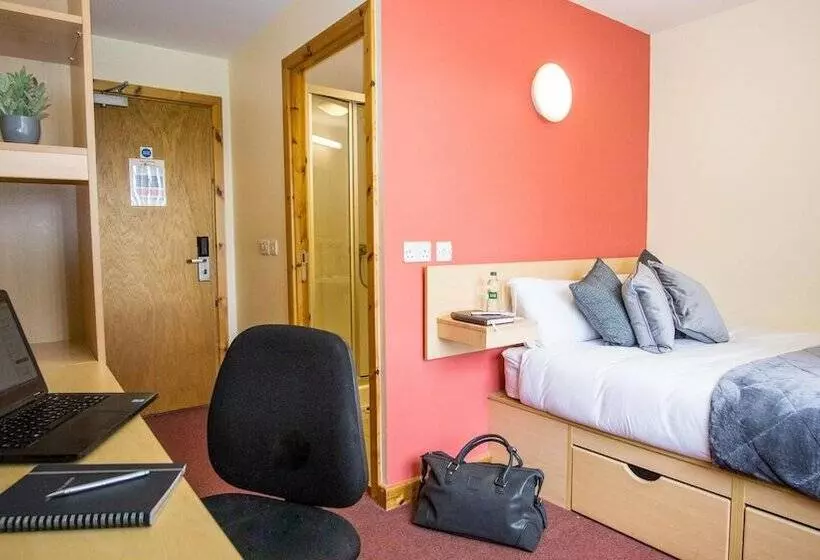 هتل Cappavilla Village Castletroy Limerick Ireland