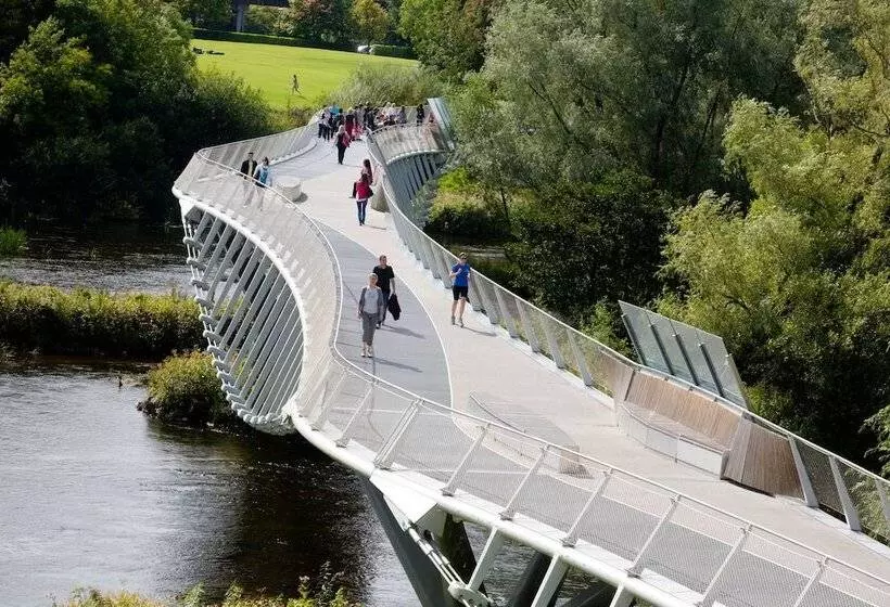 هتل Cappavilla Village Castletroy Limerick Ireland