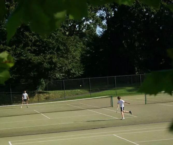 هتل Cappavilla Village Castletroy Limerick Ireland