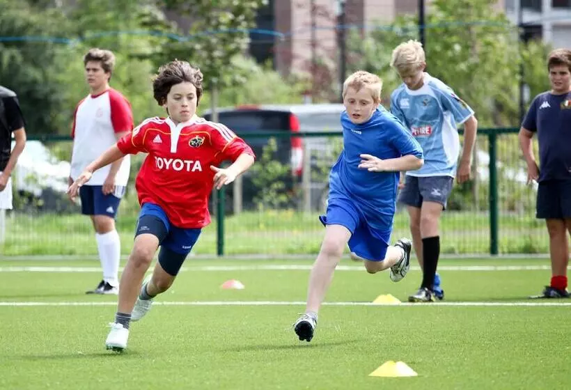 هتل Cappavilla Village Castletroy Limerick Ireland