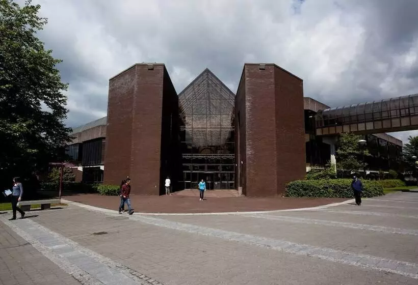 هتل Cappavilla Village Castletroy Limerick Ireland