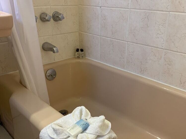 בית מלון כפרי The Villas On Lake George