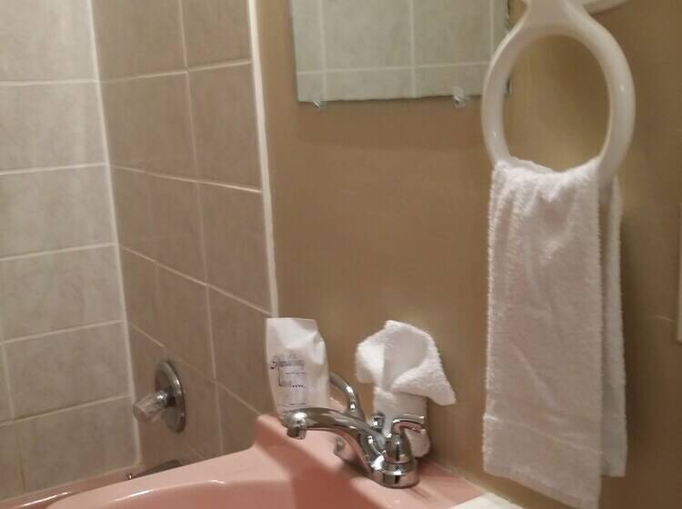 בית מלון כפרי The Villas On Lake George