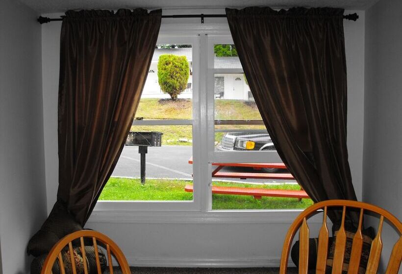 בית מלון כפרי The Villas On Lake George