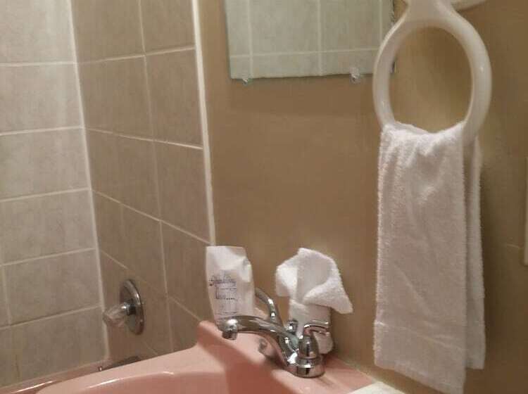 בית מלון כפרי The Villas On Lake George