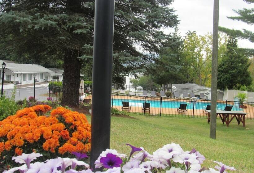 בית מלון כפרי The Villas On Lake George