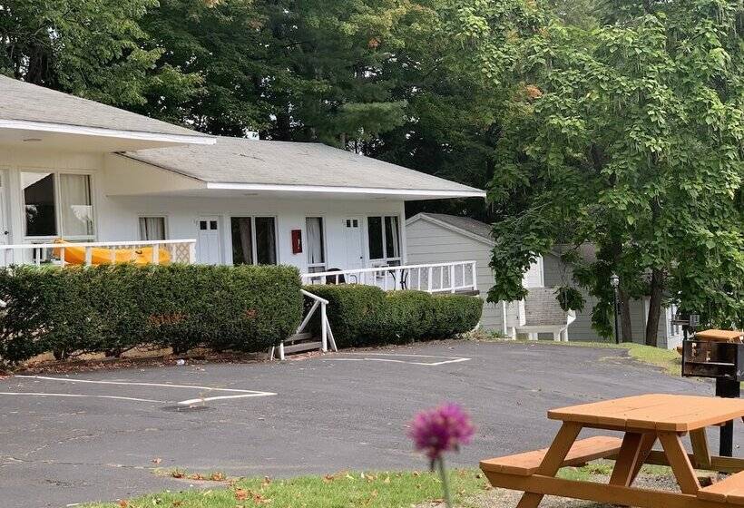 בית מלון כפרי The Villas On Lake George