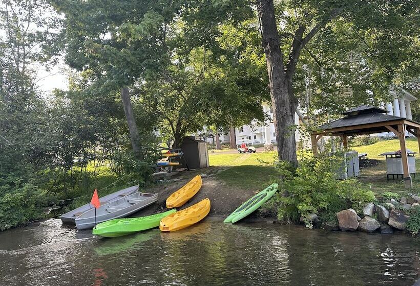 בית מלון כפרי The Villas On Lake George