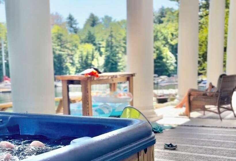 בית מלון כפרי The Villas On Lake George