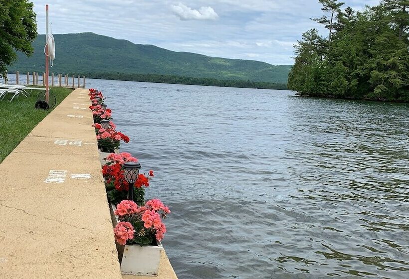 בית מלון כפרי The Villas On Lake George