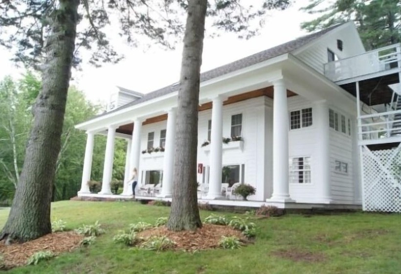 בית מלון כפרי The Villas On Lake George