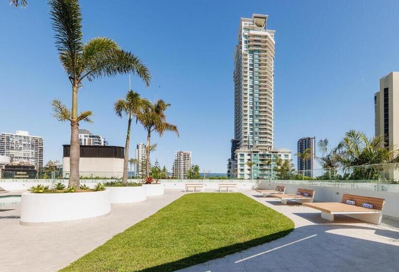 Meriton Suites Surfers Paradise