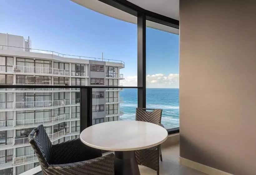 Meriton Suites Surfers Paradise