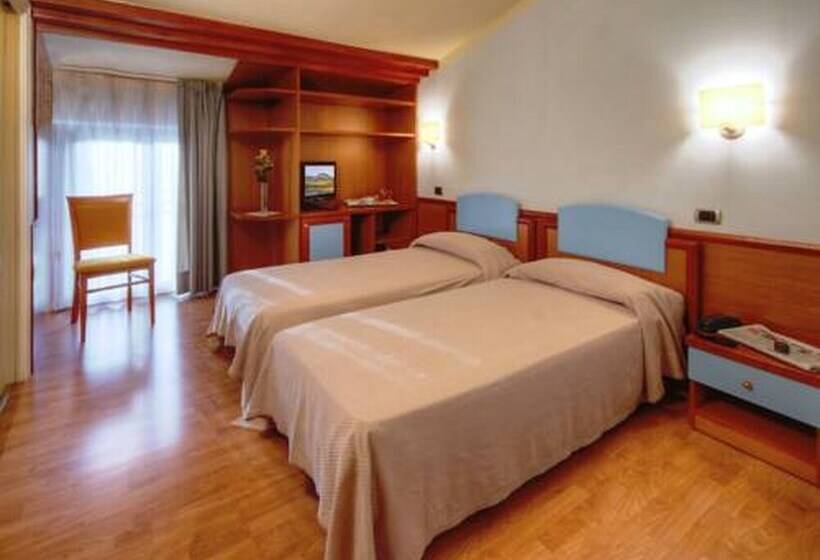 צימר Settecolli Sport Hostel   Triple Room 106