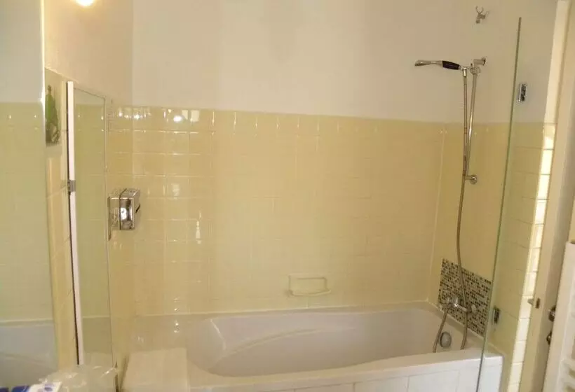 ホテル Anglade Hôtel