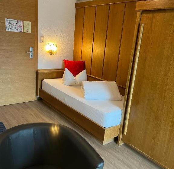 בית מלון כפרי Gasthof Kristall   Themenfrühstück