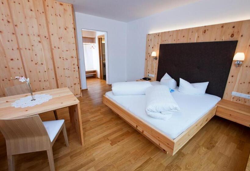 בית מלון כפרי Gasthof Kristall   Themenfrühstück