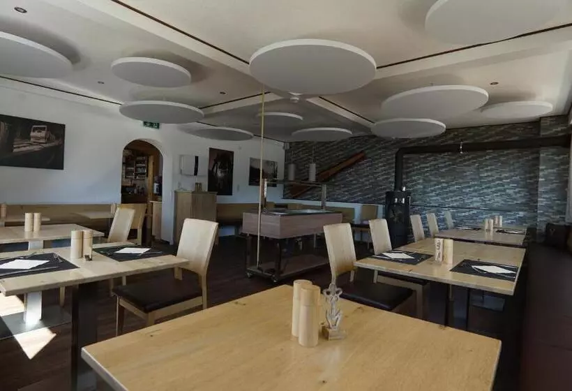 ホテル Pension Tyrol