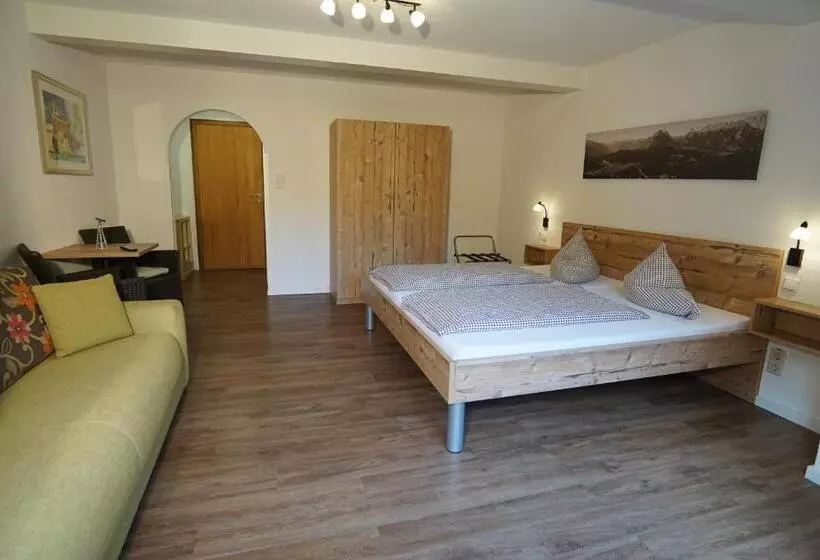 ホテル Pension Tyrol