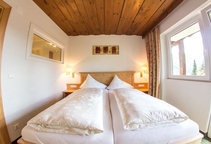 Schi  Und Wanderhotel Berghof