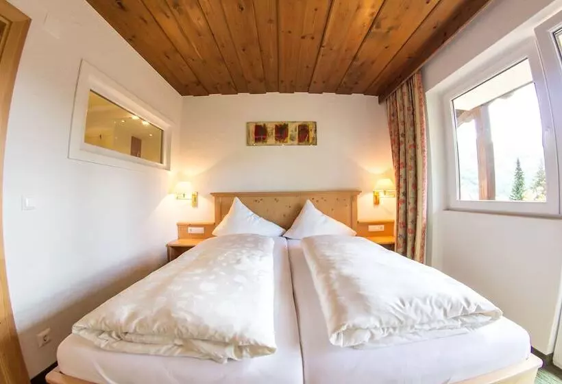 Schi  Und Wanderhotel Berghof