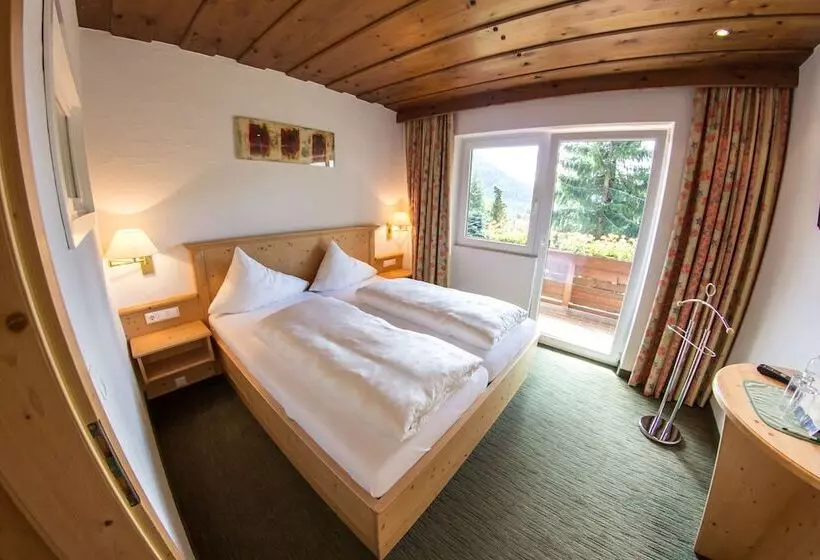 Schi  Und Wanderhotel Berghof